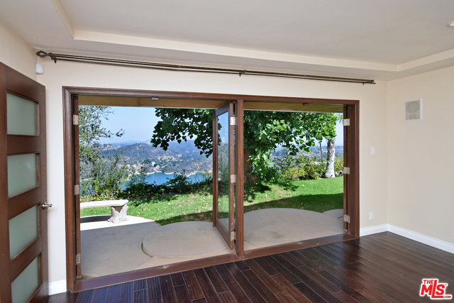 2078 Stradella Road Los Angeles, CA 90077 - Photo 30 of 37