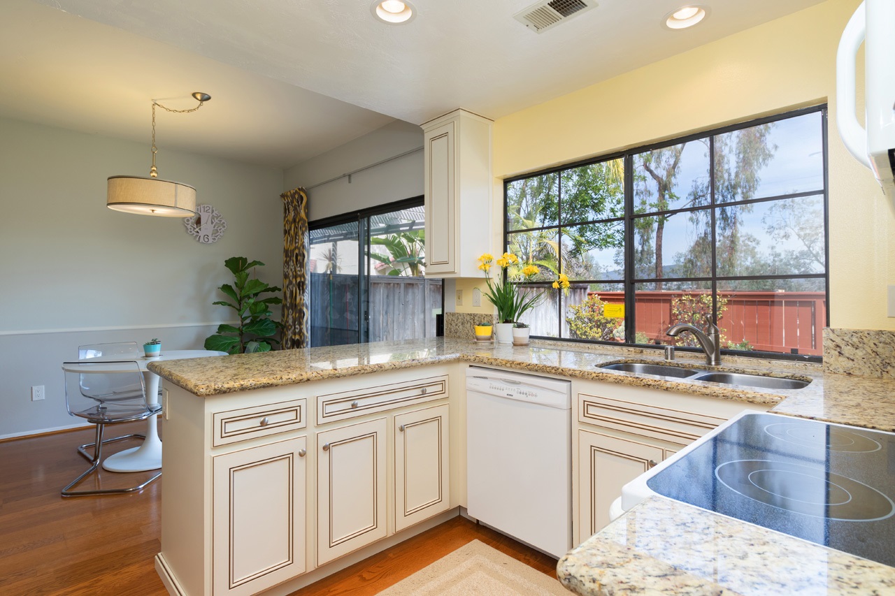 2125 Summerhill Drive Encinitas, CA 92024 - Photo 11 of 25