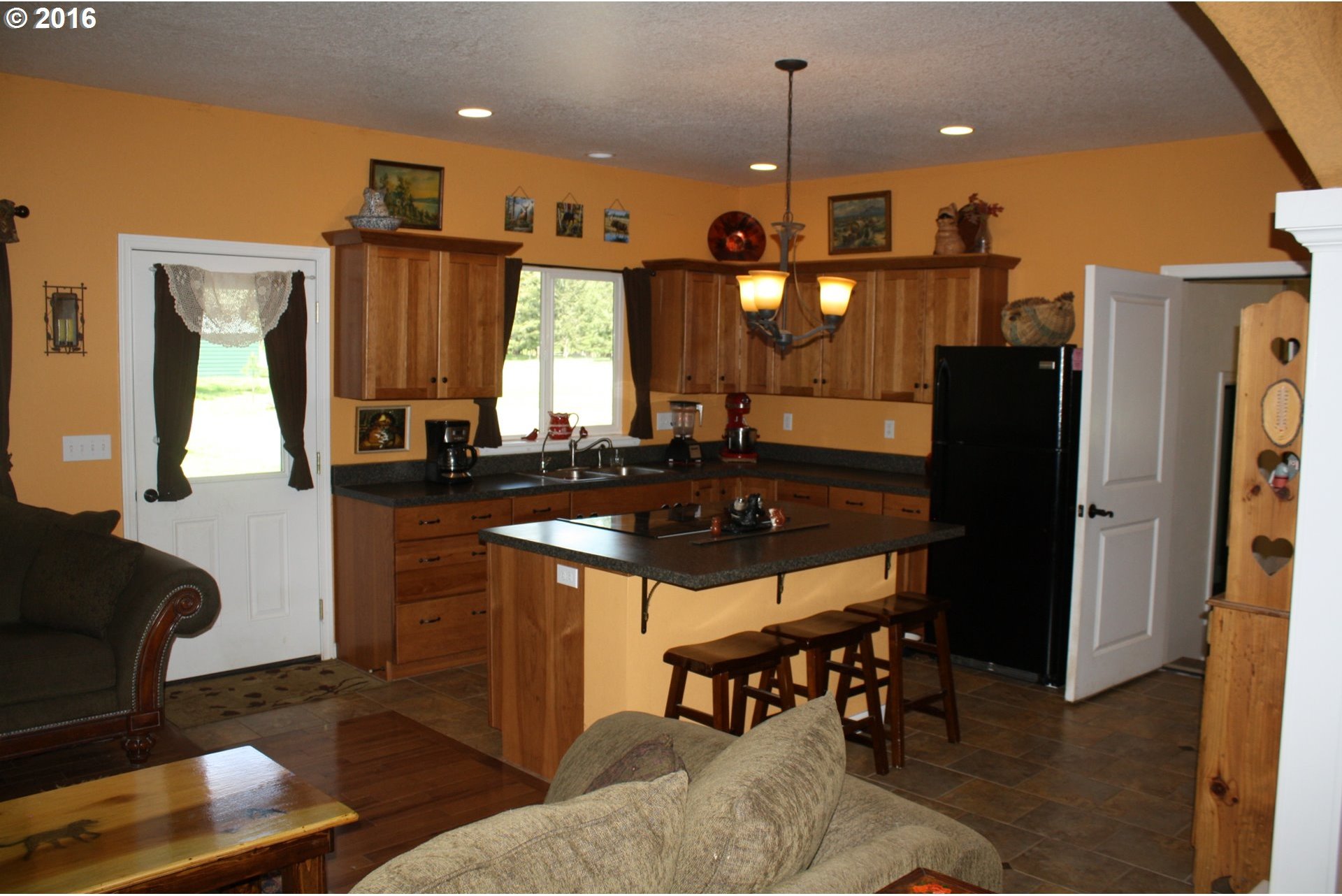 16561 Nonpareil Road Sutherlin, OR 97479 - Photo 6 of 12 Gallery Image 6