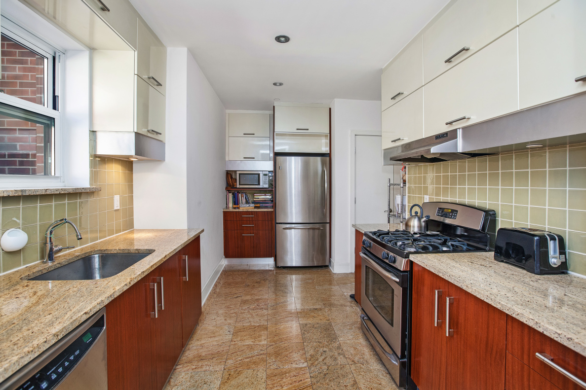 41-26 27th Street, Unit PHA Queens, NY 11101 - Photo 3 of 9