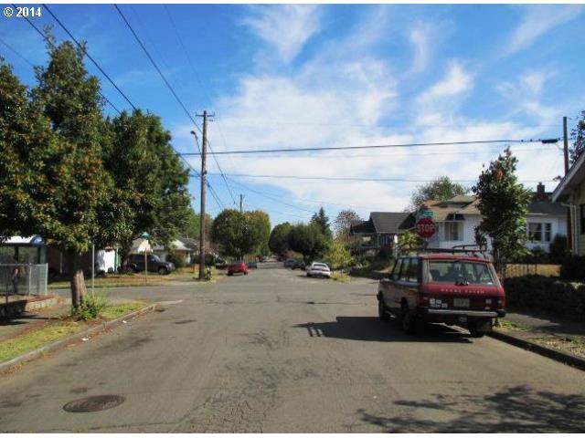 1433 Northeast Rosa Parks Way Portland, OR 97211 - Photo 5 of 16 Gallery Image 5