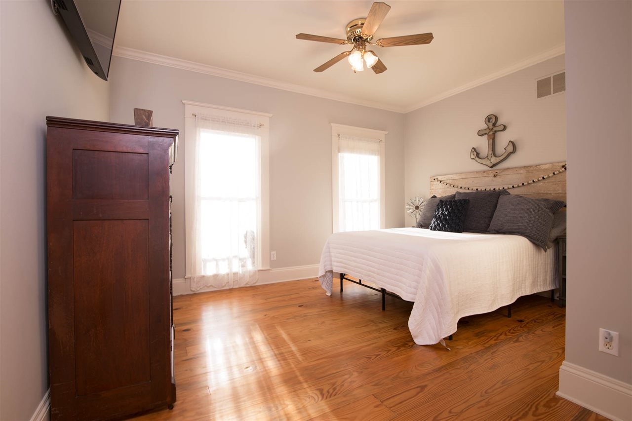 5166 Rowen Oak Road Collierville, TN 38017 - Photo 12 of 25 Second Bedroom Down with Hardwood Floors and Private Bath.