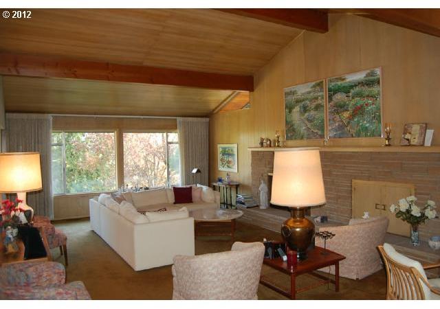 4940 Southwest Downs View Court Portland, OR 97221 - Photo 15 of 16 Gallery Image 15