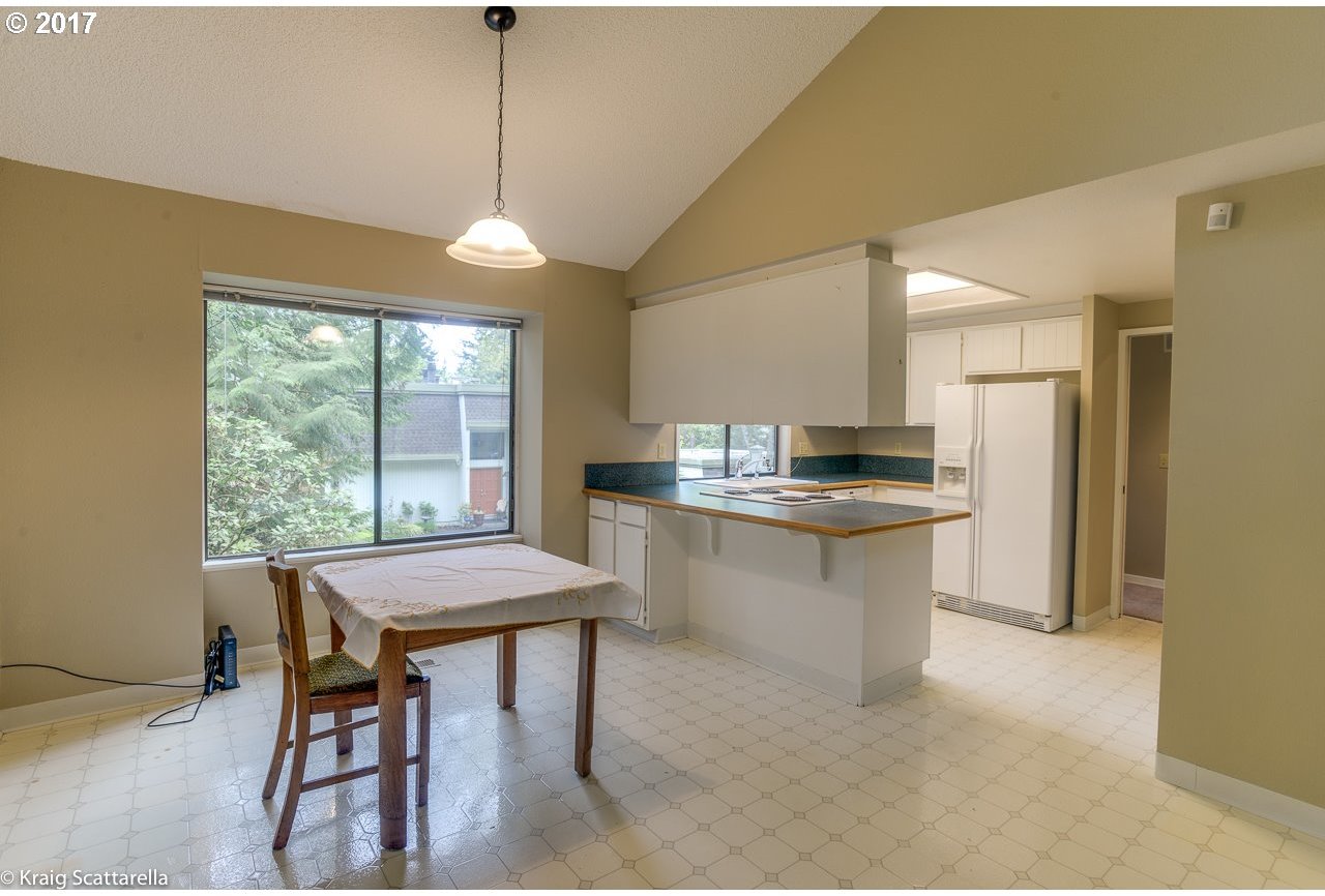 9832 Southwest Quail Post Road Portland, OR 97219 - Photo 5 of 21 Gallery Image 5