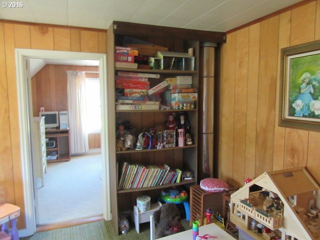 372 Monitor Road Silverton, OR 97381 - Photo 22 of 32