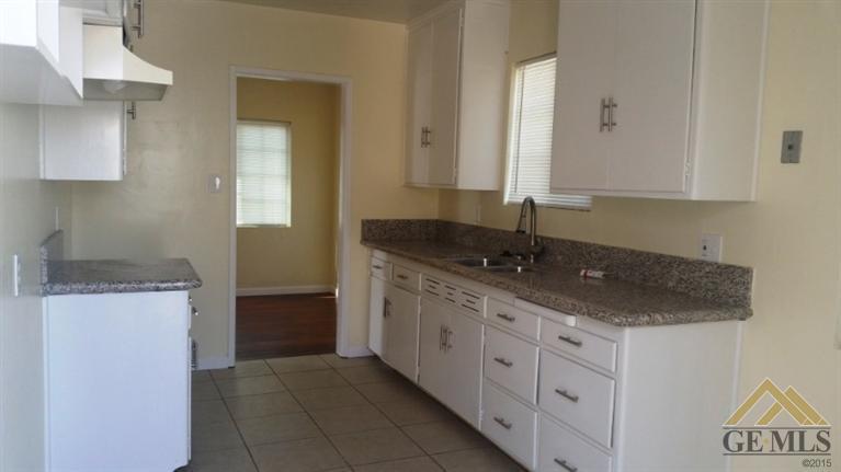 112 Real Road Bakersfield, CA 93309 - Photo 4 of 16 Gallery Image 4