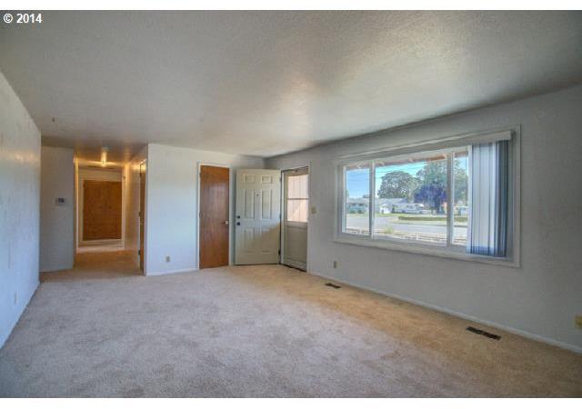 4005 Fisher Road Northeast Salem, OR 97305 - Photo 2 of 16 Gallery Image 2