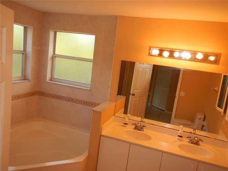 4500 Southwest 154th Place Miami, FL 33185 - Photo 10 of 16
