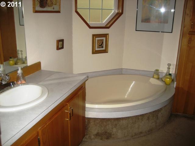6006 River Road South Salem, OR 97302 - Photo 9 of 16