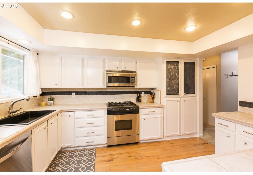 2230 Southwest 106th Place Portland, OR 97225 - Photo 6 of 21