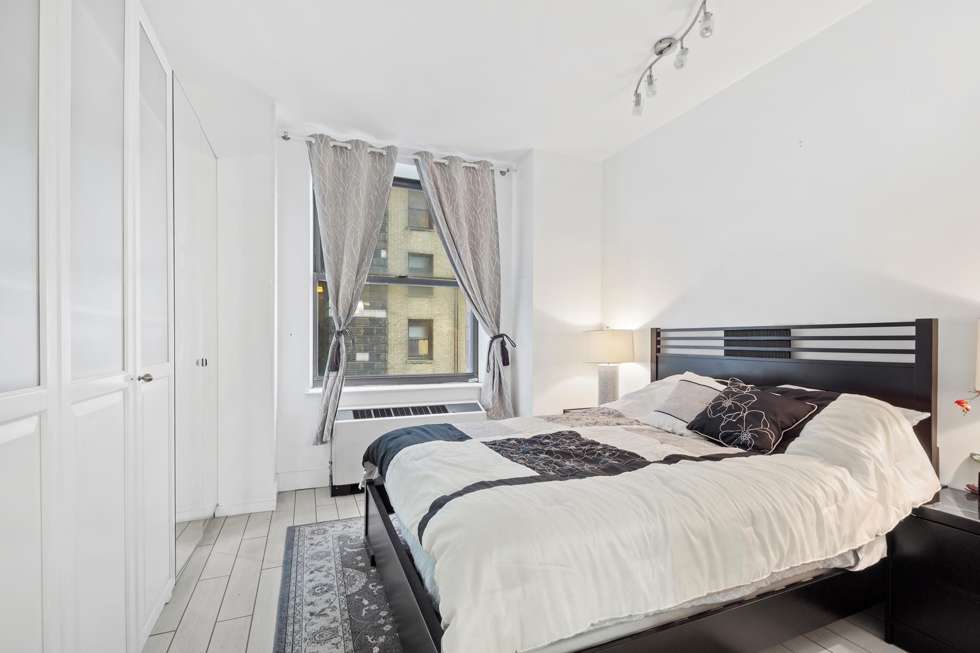 20 West Street, Unit 14G Manhattan, NY 10004 - Photo 2 of 11