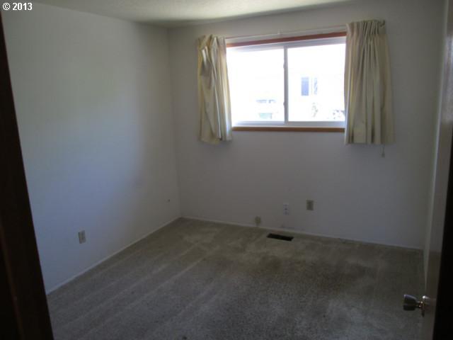 1199 Stanfield Road Woodburn, OR 97071 - Photo 9 of 12 Gallery Image 9