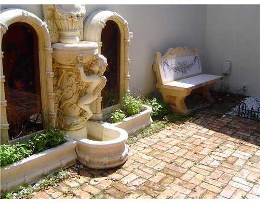 933 Hardee Road Coral Gables, FL 33146 - Photo 2 of 7 Gallery Image 2
