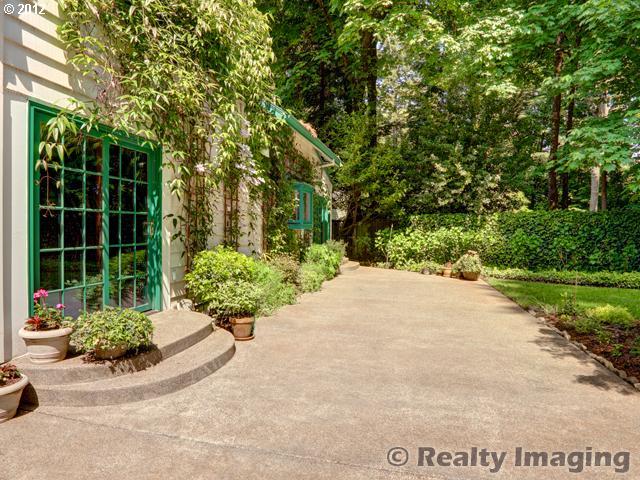 1030 Southwest Palatine Hill Road Portland, OR 97219 - Photo 13 of 15 Gallery Image 13