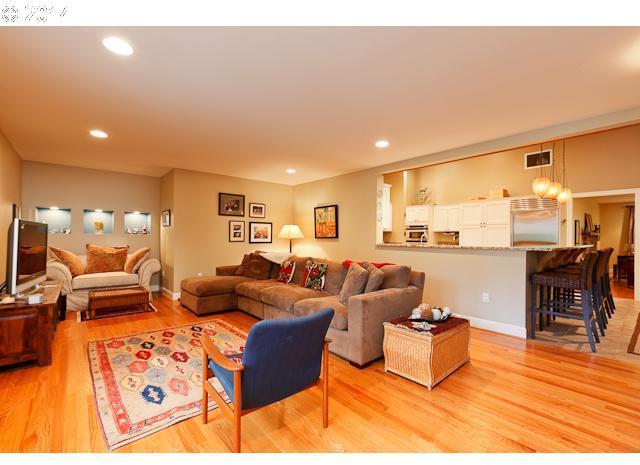 1733 South Riverdale Road Portland, OR 97219 - Photo 5 of 16 Gallery Image 5