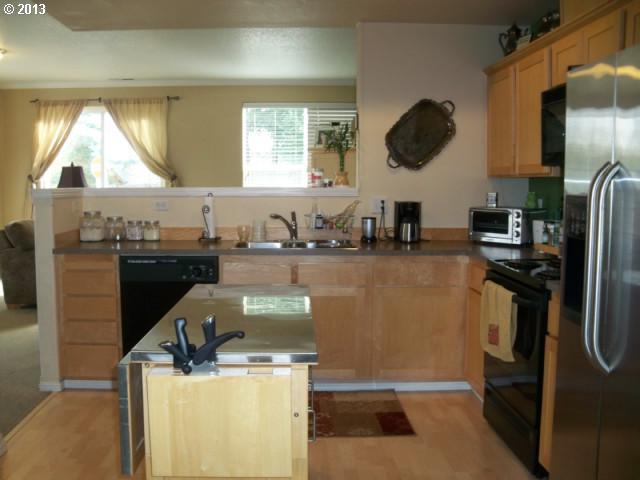 13172 Southwest Raptor Place Tigard, OR 97223 - Photo 5 of 11 Gallery Image 5
