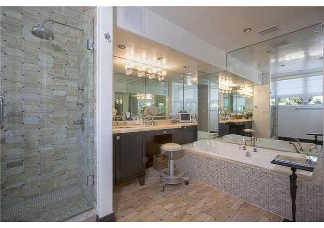 2156 North Bay Road Miami Beach, FL 33140 - Photo 8 of 13 Gallery Image 8