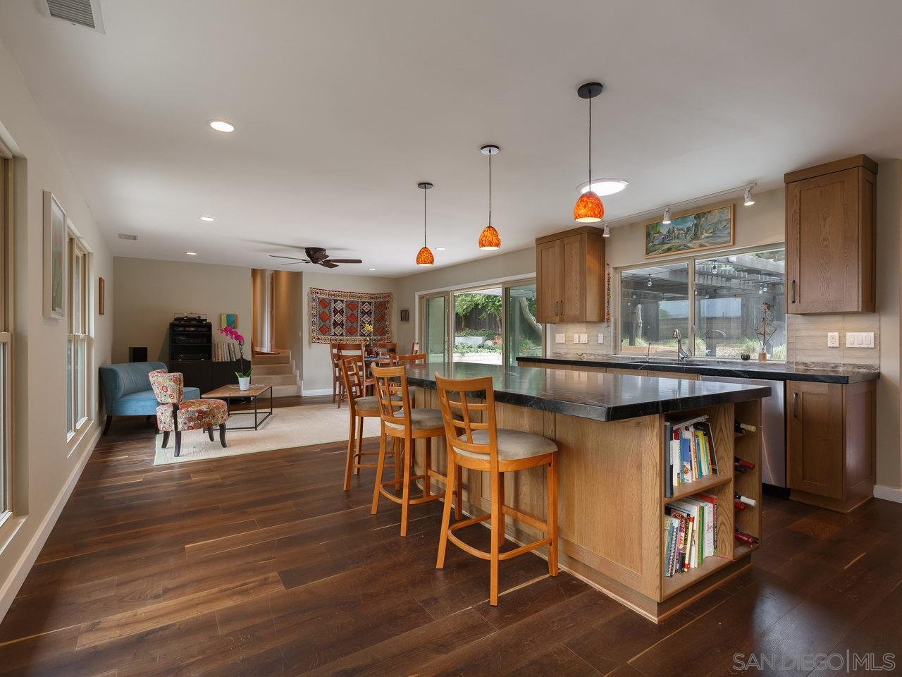 2505 Ellentown Road La Jolla, CA 92037 - Photo 2 of 25