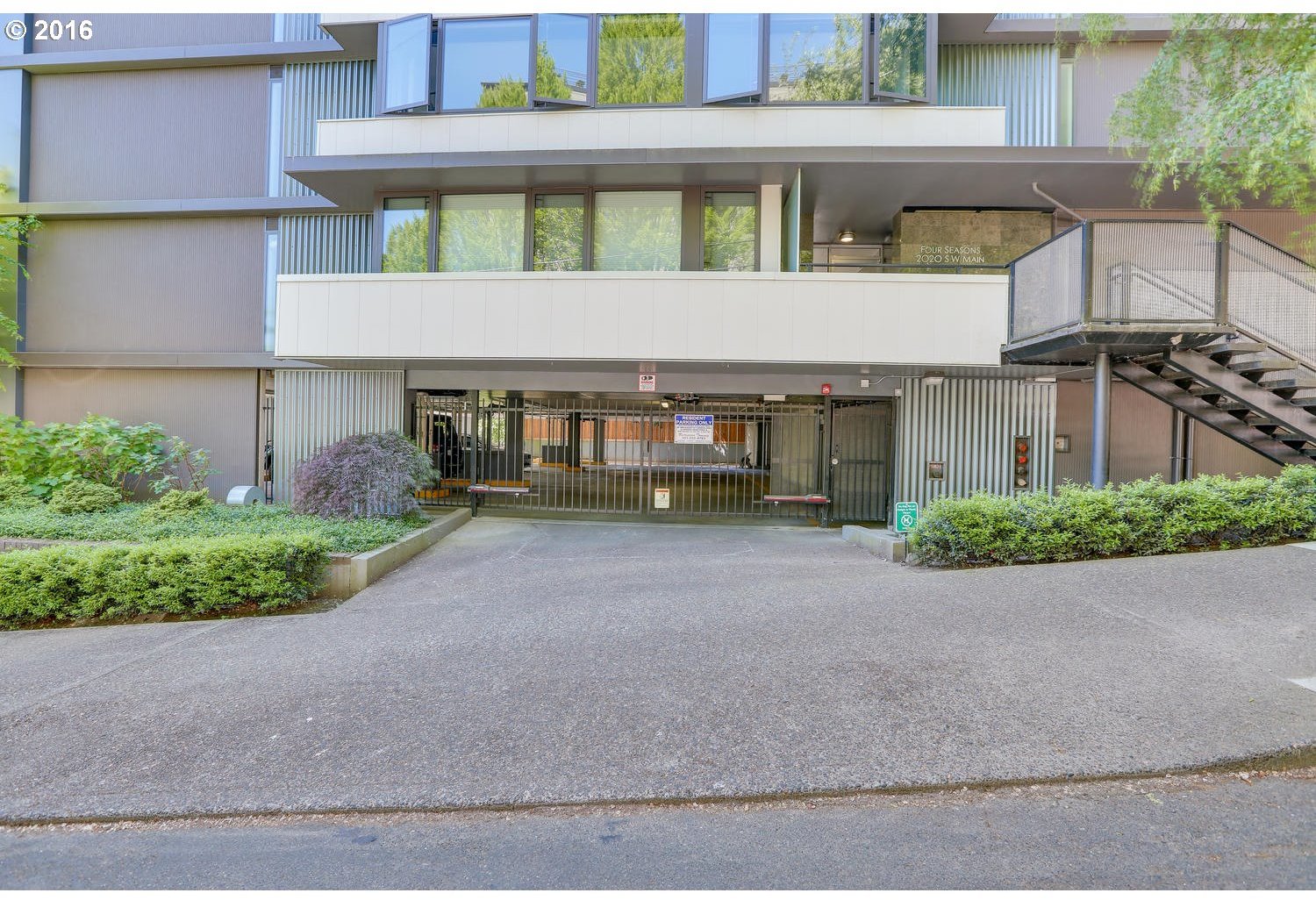 2020 Southwest Main Street, Unit 402 Portland, OR 97205 - Photo 23 of 29