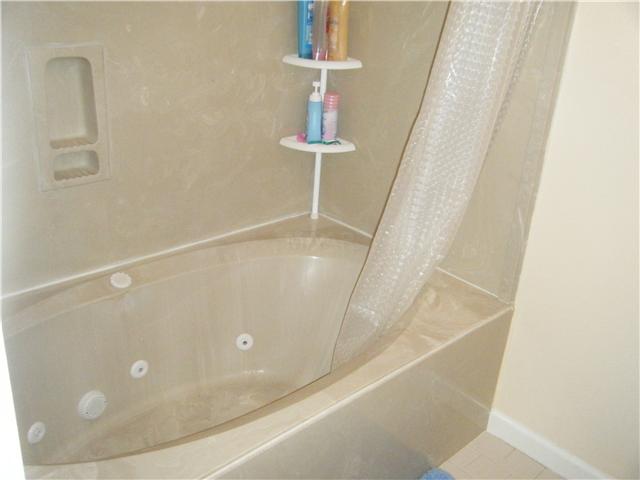 2395 Pate Road Memphis, TN 38133 - Photo 7 of 12 Spa Bath At This Price, WOW!