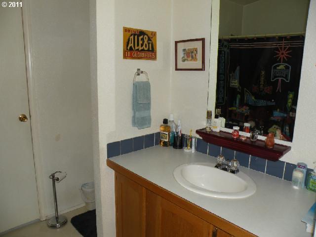 20650 Northeast Sandview Drive Fairview, OR 97024 - Photo 8 of 16