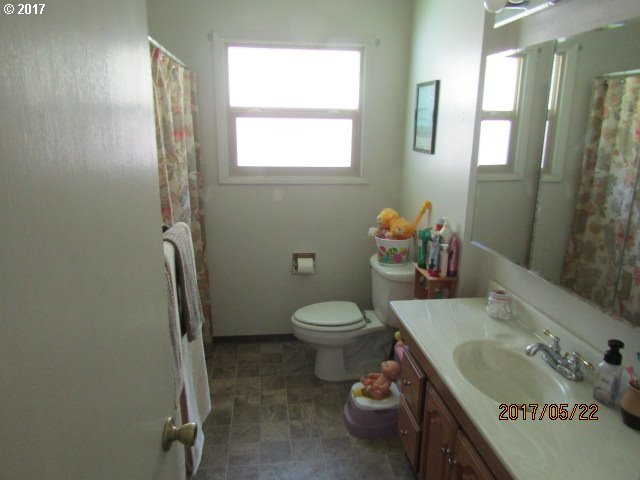 728 Northwest 6th Street Pendleton, OR 97801 - Photo 4 of 12 Gallery Image 4