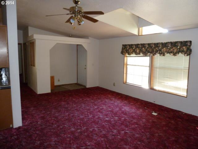 2373 Northwest Brockway Road Winston, OR 97496 - Photo 9 of 11 Gallery Image 9