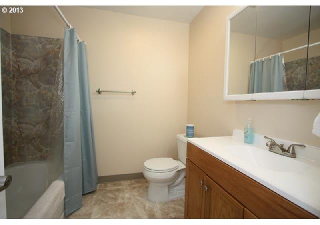 12640 Northwest Barnes Road, Unit 7 Portland, OR 97229 - Photo 4 of 11 Gallery Image 4