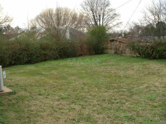 2517 Manchester Road Memphis, TN 38114 - Photo 7 of 9 Seller is providing a 1 Year AHS Home Warranty plus will pay up to 6% for closing costs!