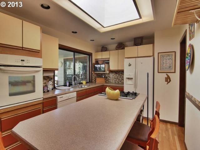 3009 Southwest Ridge Drive Portland, OR 97219 - Photo 4 of 15 Gallery Image 4
