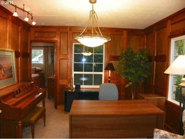 1635 Southwest Freeman Street Portland, OR 97219 - Photo 9 of 15 Gallery Image 9