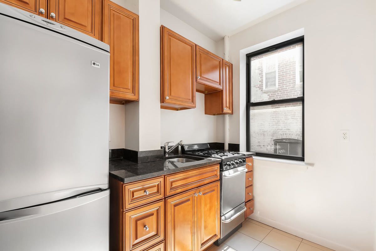 205 West 10th Street, Unit 5E Manhattan, NY 10014 - Photo 3 of 5