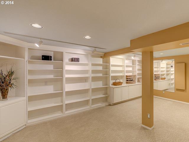 6329 Southwest Huber Street Portland, OR 97219 - Photo 13 of 16 Gallery Image 13