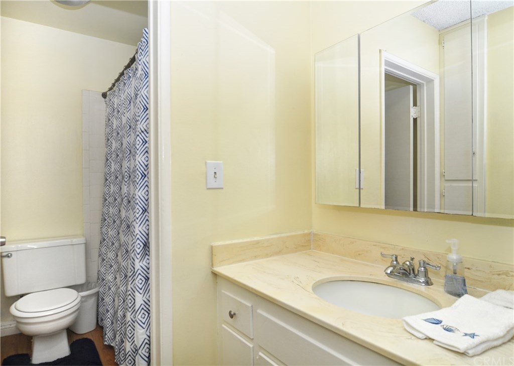 253 17th Street Seal Beach, CA 90740 - Photo 25 of 36 Full, upstairs bathroom with a separate door for additional privacy