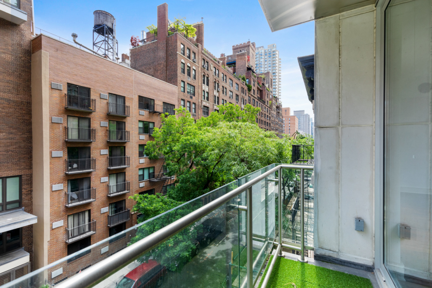 206 East 73rd Street, Unit 4E Manhattan, NY 10021 - Photo 5 of 10