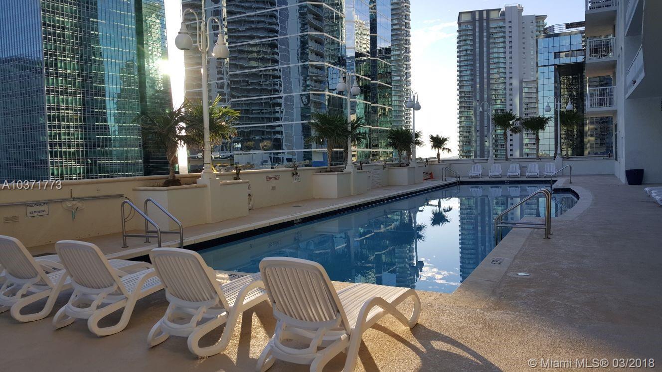 1200 Brickell Bay Drive, Unit 3915 Miami, FL 33131 - Photo 31 of 40