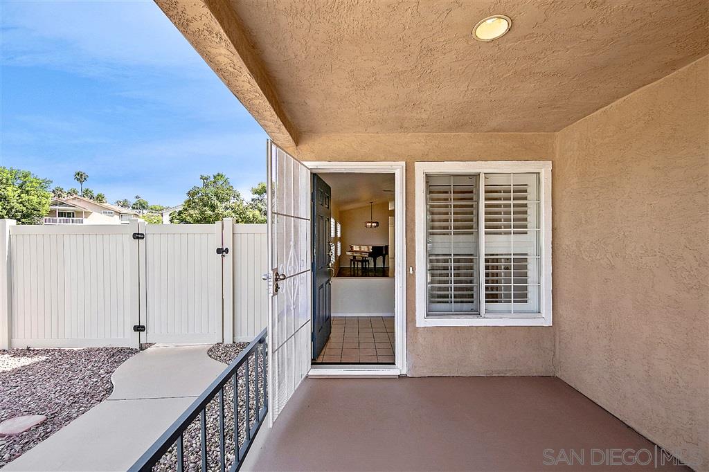 204 Parkside Place Santee, CA 92071 - Photo 4 of 25