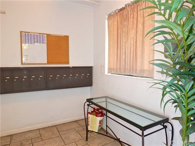 $390,000 | 1449 East 3rd Street, Unit 201, Long Beach, CA 90802