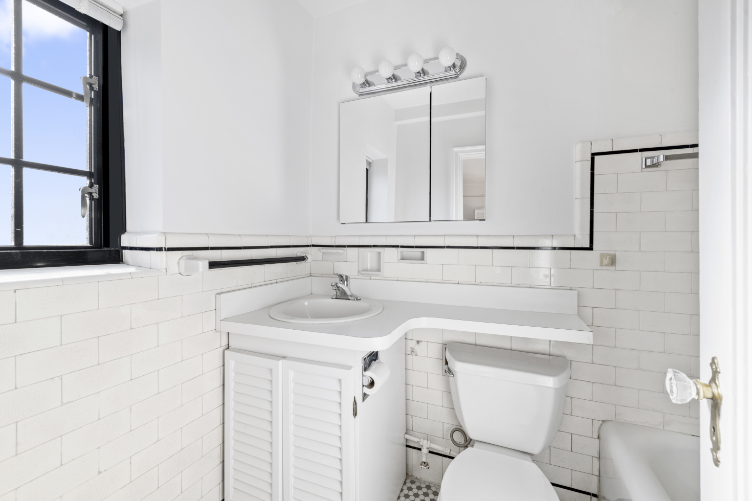 211 East 35th Street, Unit 8A Manhattan, NY 10016 - Photo 6 of 9