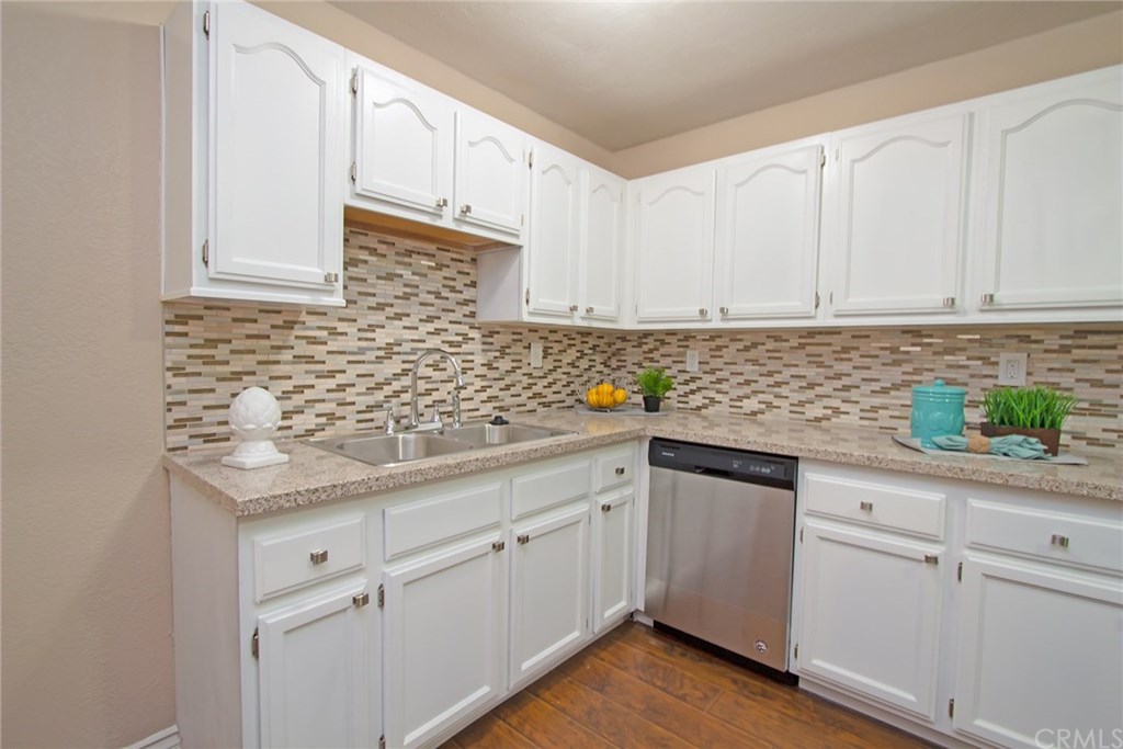 19340 Woodhill Street Rialto, CA 92376 - Photo 13 of 42