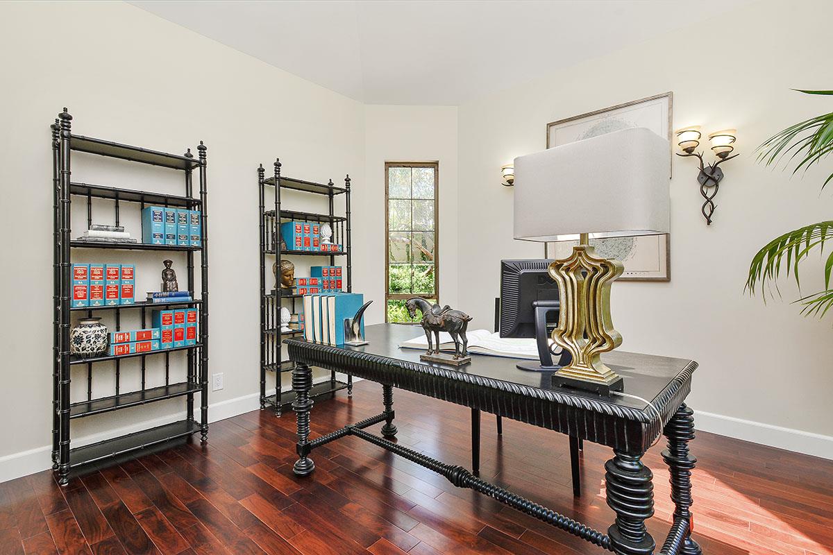 760 Darrell Road Hillsborough, CA 94010 - Photo 14 of 98