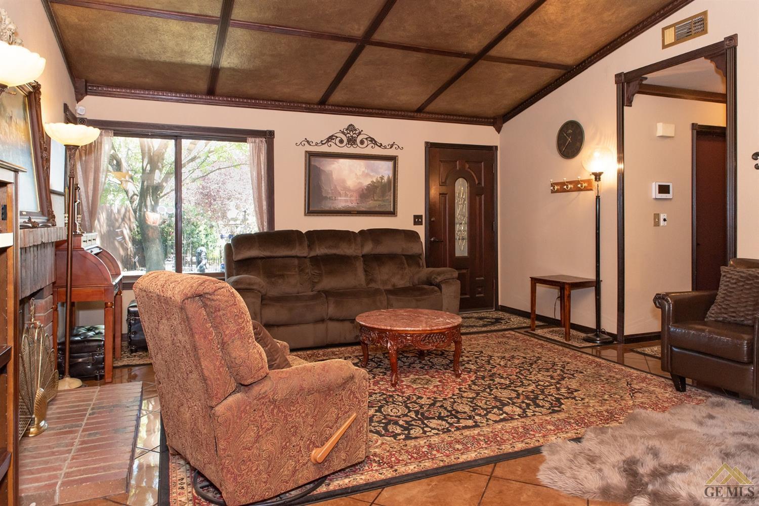 202 Chestnut Court Tehachapi, CA 93561 - Photo 7 of 30 Gallery Image 7
