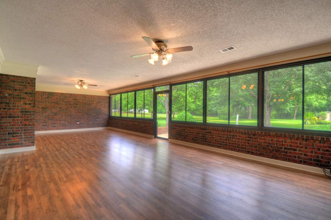 580 Poplar Acres Road Piperton, TN 38017 - Photo 9 of 25 Huge Sun Room Opens To A Beautiful Patio! Great For Entertaining Guests!