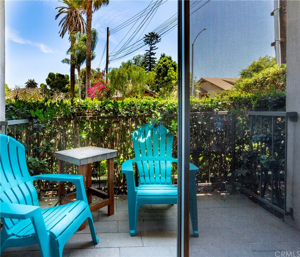333 Junipero Avenue, Unit 1K Long Beach, CA 90814 - Photo 7 of 13 Patio off off the dining area.