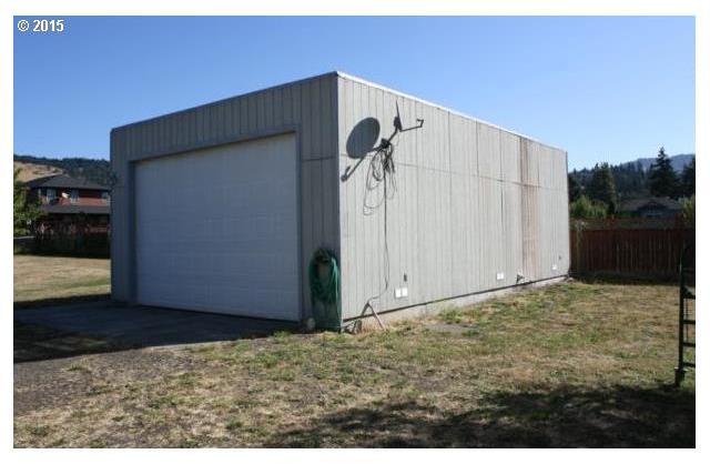 747 Southwest Pucker Huddle Road, Unit 2 White Salmon, WA 98672 - Photo 2 of 6 Gallery Image 2