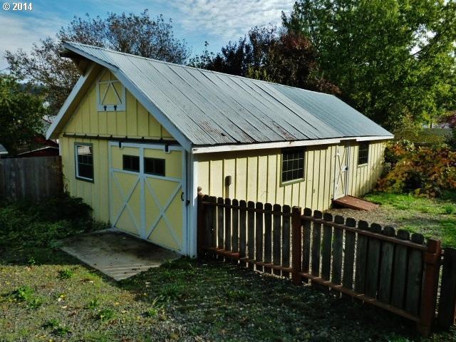 60 Southwest Wheeler Street Winston, OR 97496 - Photo 5 of 16 Gallery Image 5