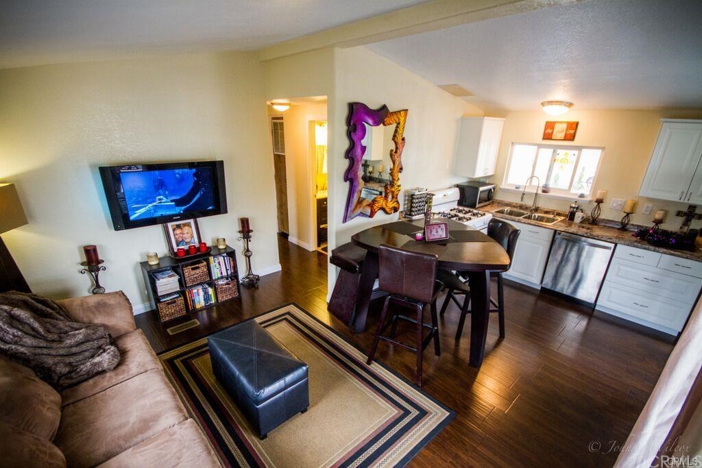 80 Huntington Street, Unit 208 Huntington Beach, CA 92648 - Photo 3 of 18