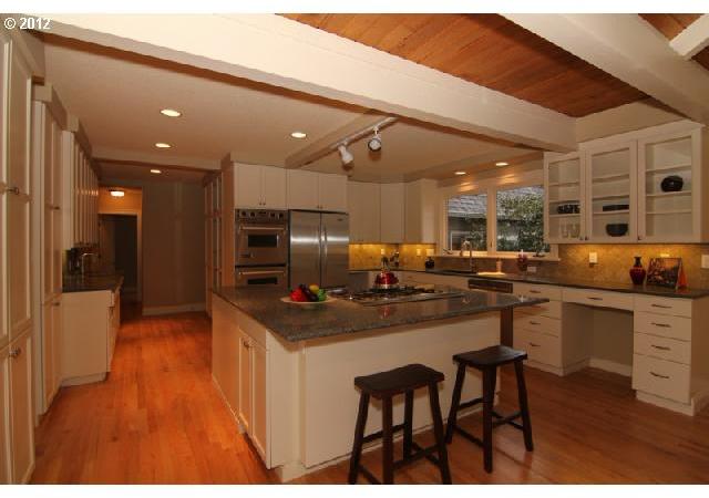 2924 Southwest Labbe Avenue Portland, OR 97221 - Photo 5 of 16