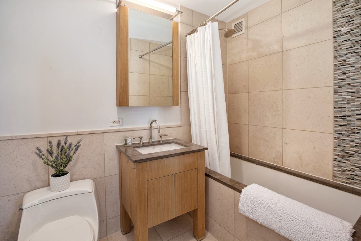 350 West 42nd Street, Unit 21F Manhattan, NY 10036 - Photo 5 of 16