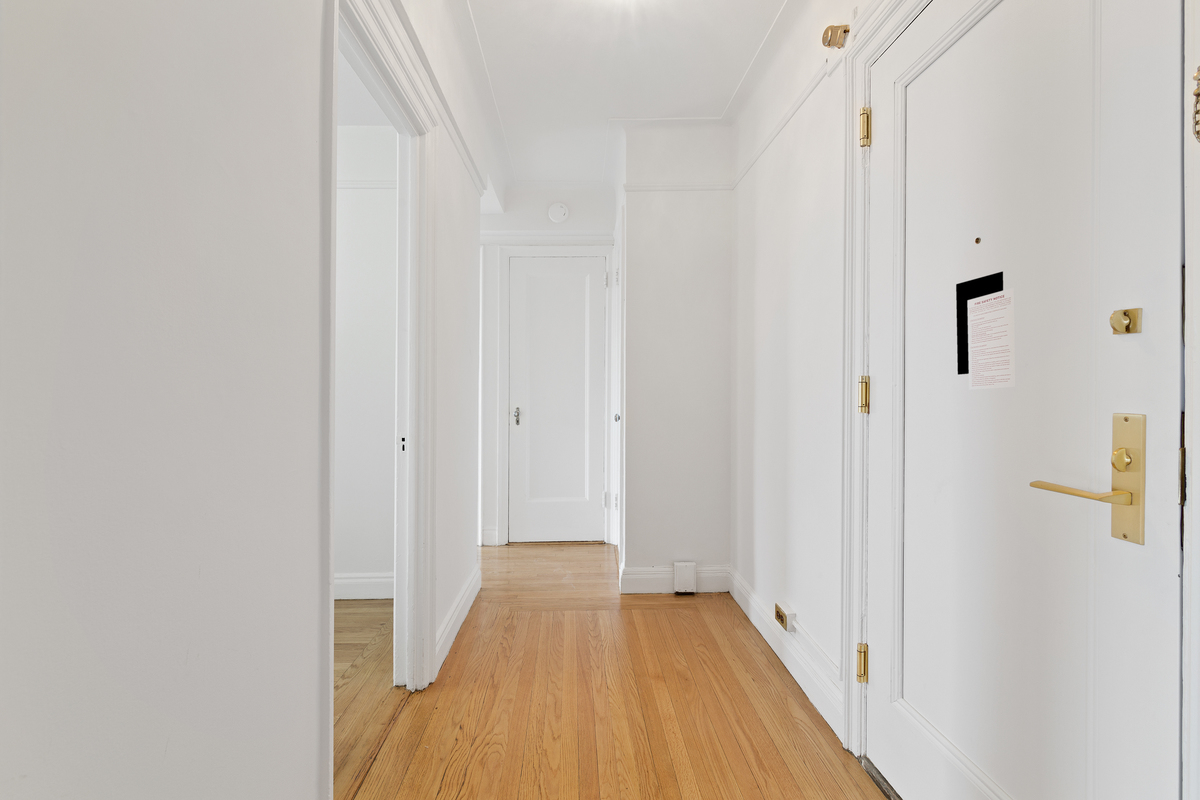 301 East 21st Street, Unit 15C Manhattan, NY 10010 - Photo 4 of 7